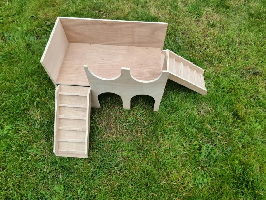 Guinea Pig House with two ramps – PETSGANG